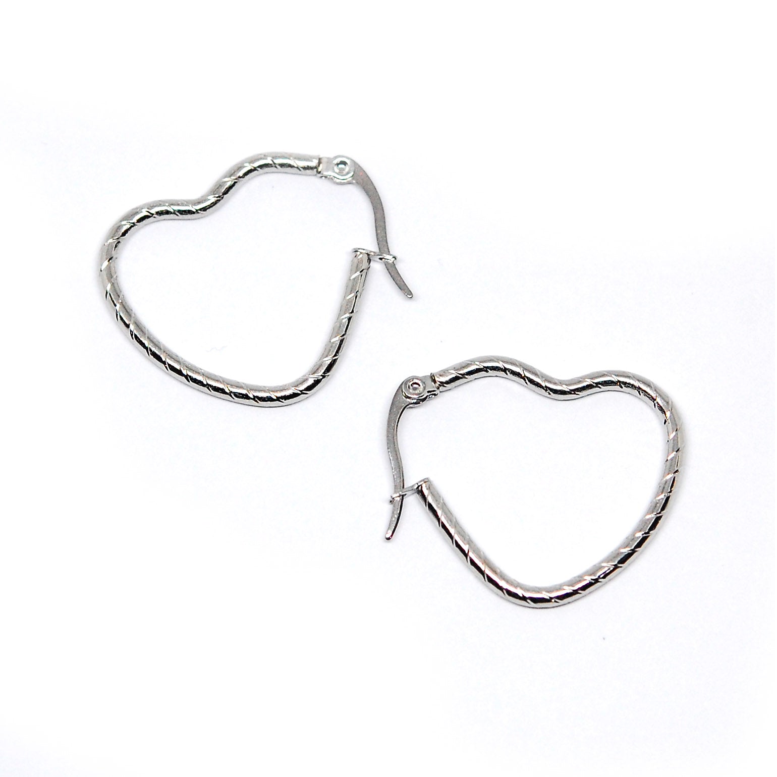 ESE 6896: Med Beautifully Etched Heart Hoops