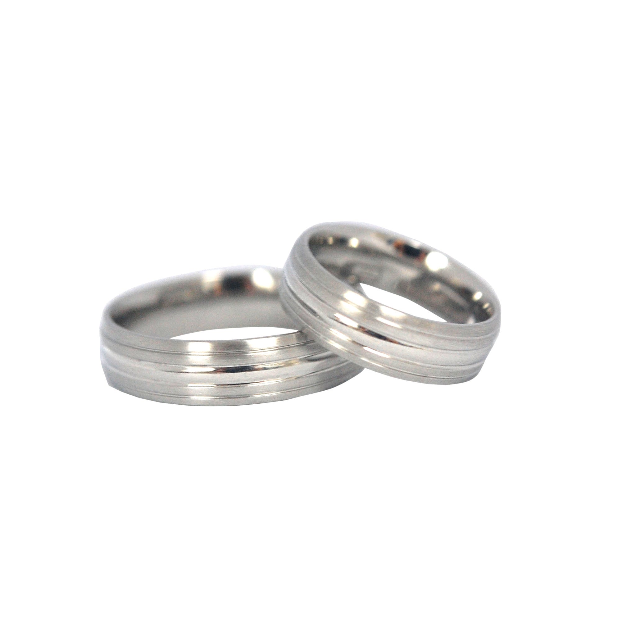 ESR 5872: Rica 5-Lined 6mm Comfort Fit Ring w/ Glossy Center