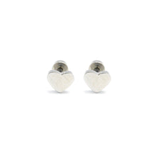 ESE 7672: Solid Heart Studs w/ Baby Safe Chapita