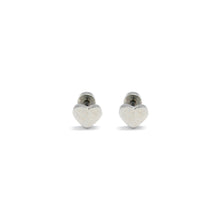 ESE 7672: Solid Heart Studs w/ Baby Safe Chapita