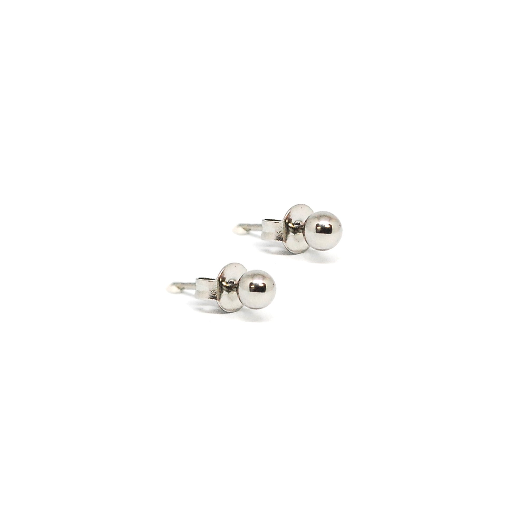 ESE 7103: Aira Pearl Shaped Earrings (4mm)