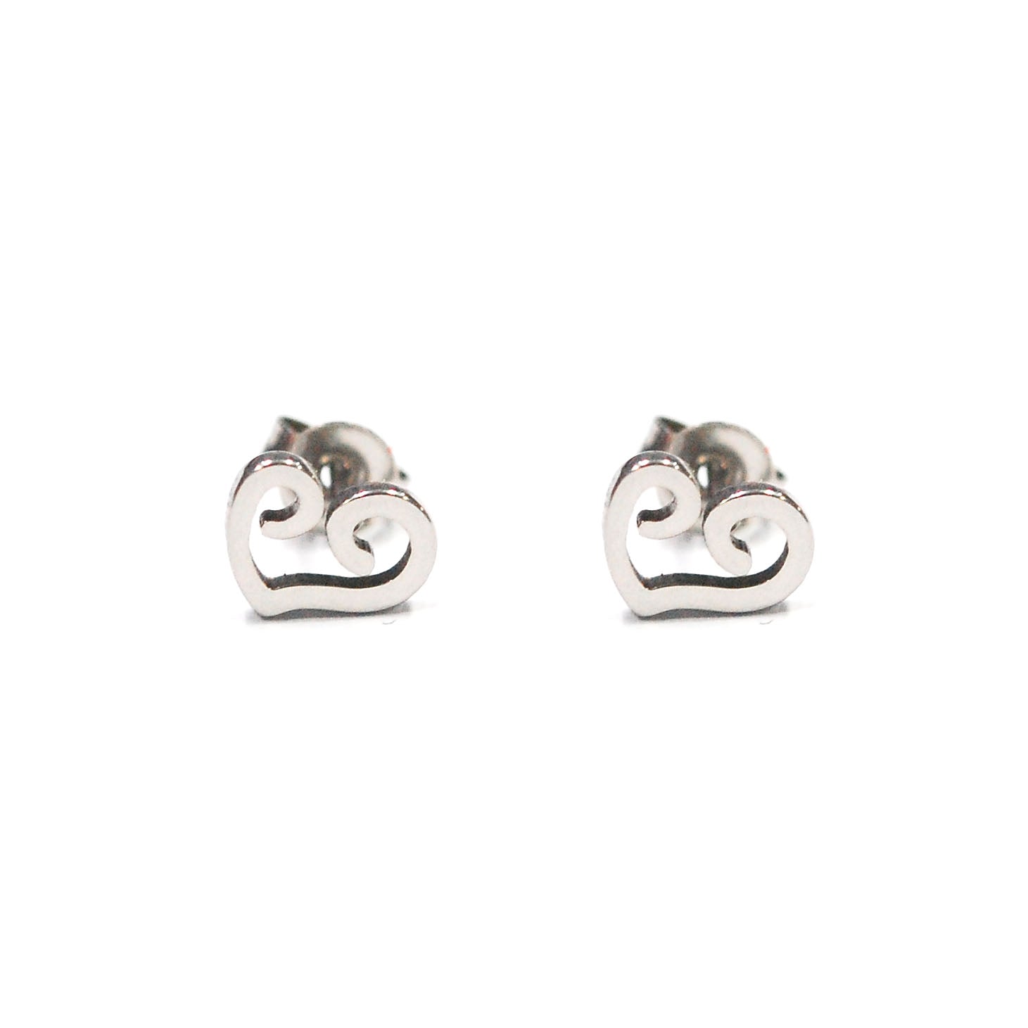 ESE 7308: Cloud Heart Studs Earrings