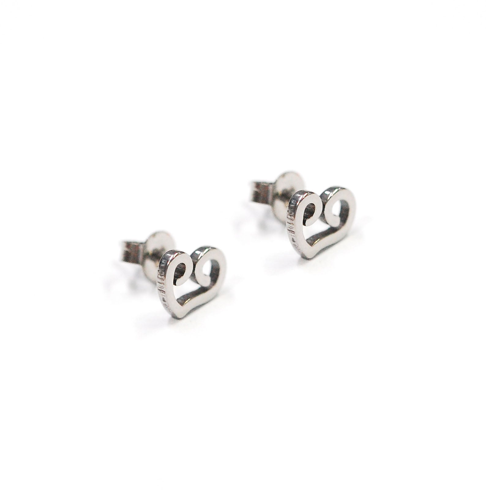 ESE 7308: Cloud Heart Studs Earrings