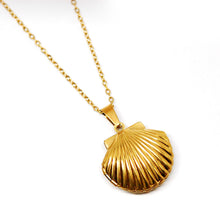 ESN 7374: Gold Plated 23mm Shell Locket w/ 17