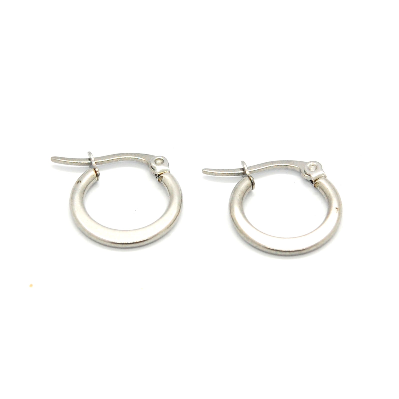 ESE 6563: 15mm Mini Flat Hoop Earrings