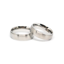 ESR 7816: Maila 6mm Satin Finish Ring w/ Glossy Edge