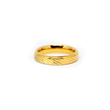 ESR 7821: Sara All Gold-Plated Glossy 4mm Diagonally Lined Ring