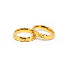 ESR 7821: Sara All Gold-Plated Glossy 4mm Diagonally Lined Ring