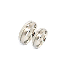 ESR 5890: Cindy 6mm Half-Matte Half Glossy Comfort Fit Ring w/ Swirl & 1 Cz Ctr