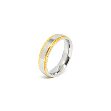ESR 7341: Holly Glossy Ring w/ Gold Plated Milgrain Border