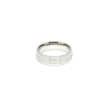 ESR 7225: Olive Curved Glossy Ring w/ 2-Lined Center