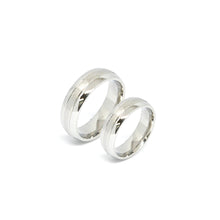 ESR 7225: Olive Curved Glossy Ring w/ 2-Lined Center